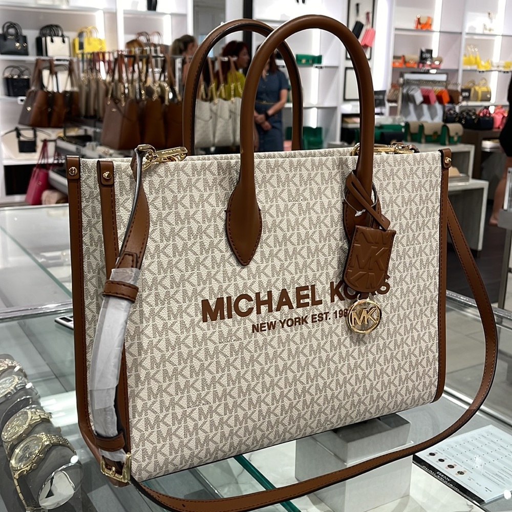 Michael Kors Mirella MD EW Tote Vanilla Shoulder Tote
35F2G7ZT2B
NWT - Picture 7 of 16